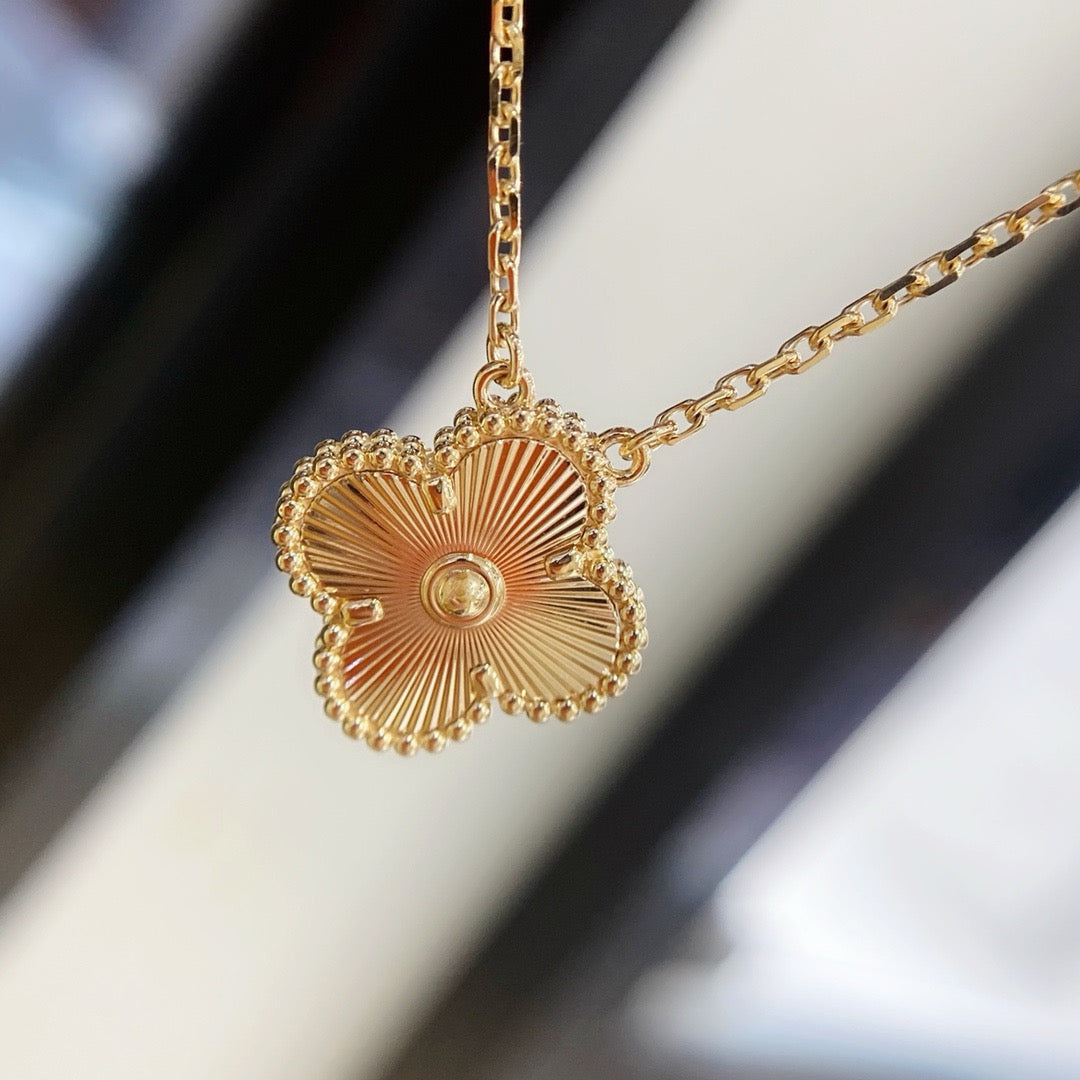 [Riva Jewelry ]CLOVER 15MM LASER NECKLACE