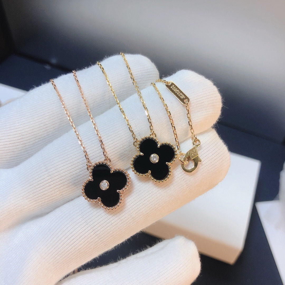 [Riva Jewelry ]CLOVER 15MM DIAMOND ONYX NECKLACE