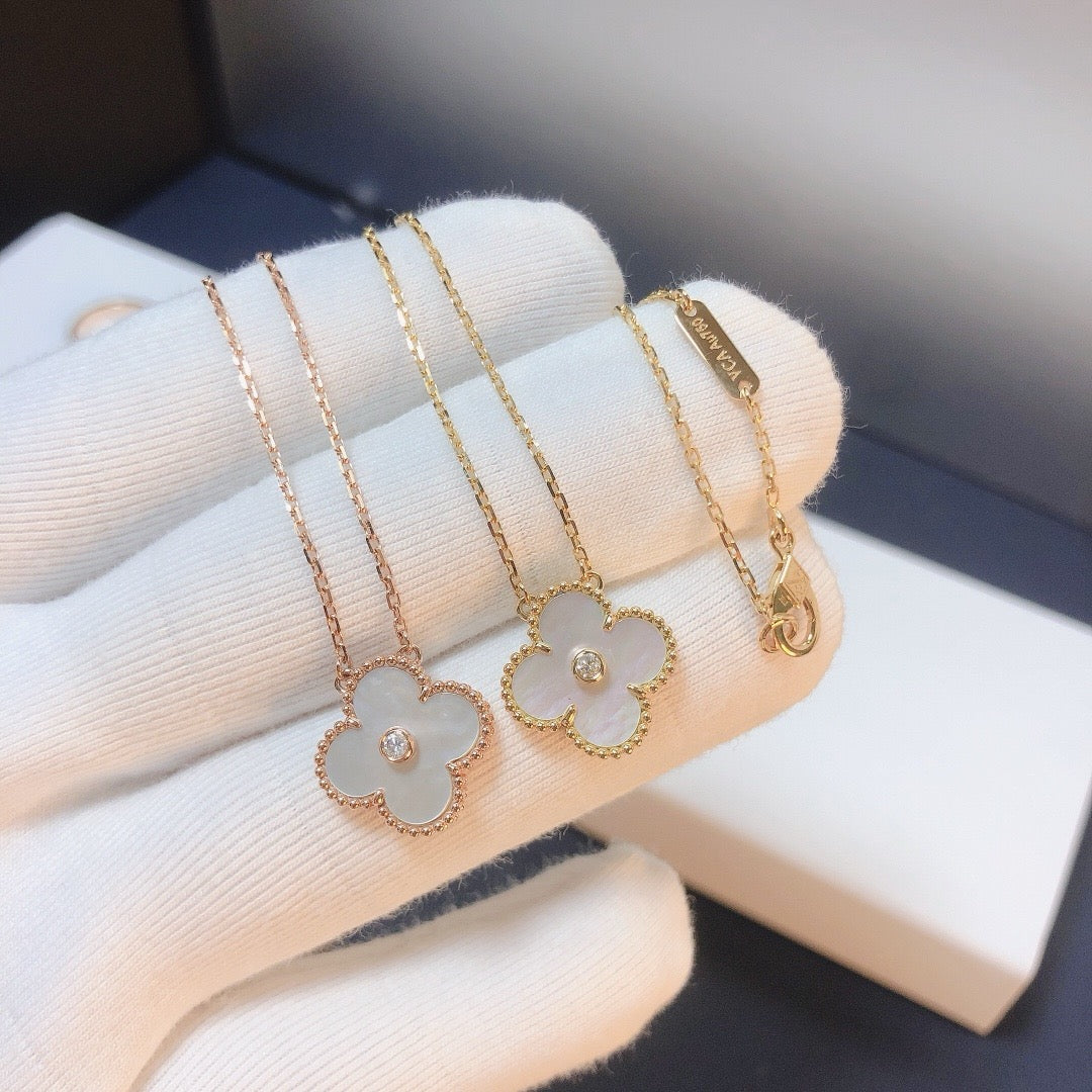 [Riva Jewelry ]CLOVER 15MM DIAMOND WHITE FRITILLARIA NECKLACE