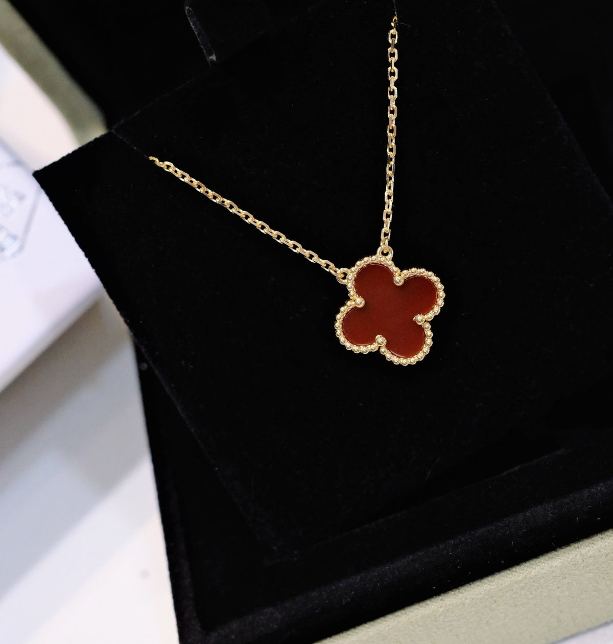 [Riva Jewelry ]CLOVER 15MM CARNELIAN SINGLE FLOWER NECKLACE