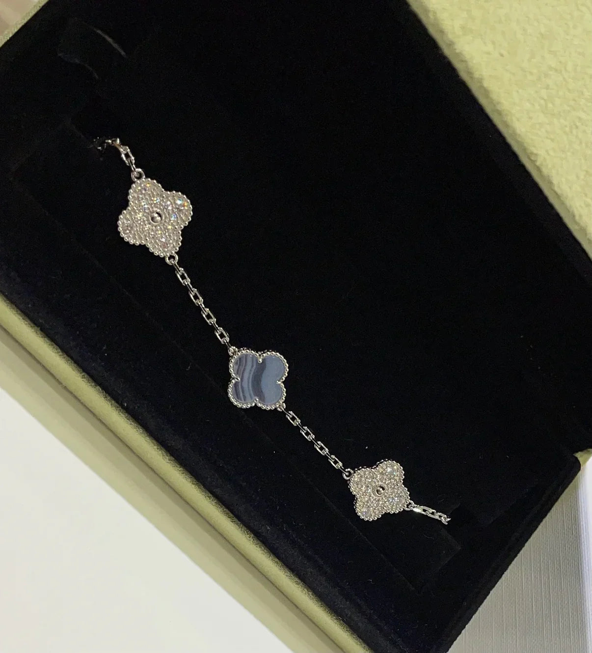 [Riva Jewelry]ラッキー クローバー 5モチーフ ブレスレット - パープルカルセドニー コレクション
