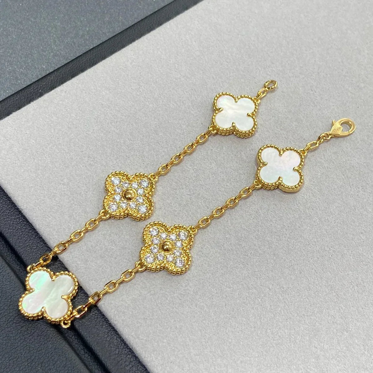 [Riva Jewelry ]CLOVER WHITE PEARL MOP 5 MOTIF BRACELET COLLECTION