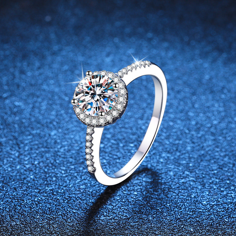 [Riva Jewelry]STRAHLENDER RUNDER HALO-VERLOBUNGSRING MIT MOISSANIT