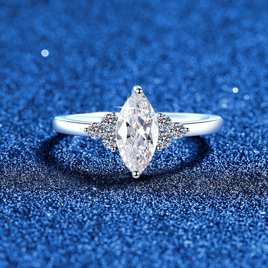 [Riva Jewelry]ELEGANTER MARQUISE-SCHLIFF MOISSANITRING MIT SEITLICHEN AKZENTEN