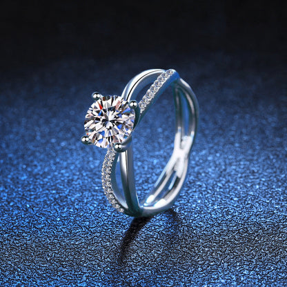 [Riva Jewelry]ELEGANTER 4-KRALLEN KREUZEND MOISSANIT-VERLOBUNGSRING