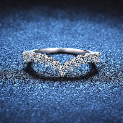 [Riva Jewelry]ELEGANTER V-FÖRMIGER CHEVRON-MOISSANIT-RING