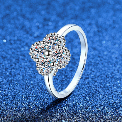 [Riva Jewelry]エレガントな四つ葉のクローバーモアッサナイトリング