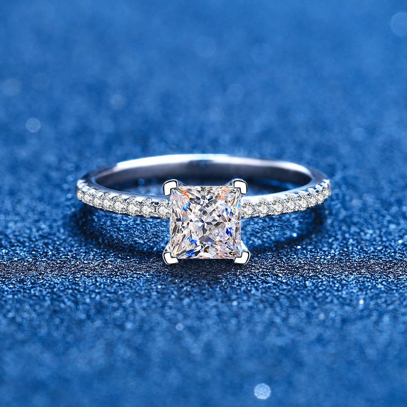 [Riva Jewelry]ELEGANTER MOISSANIT-VERLOBUNGSRING IM PRINZESSINNENSCHLIFF
