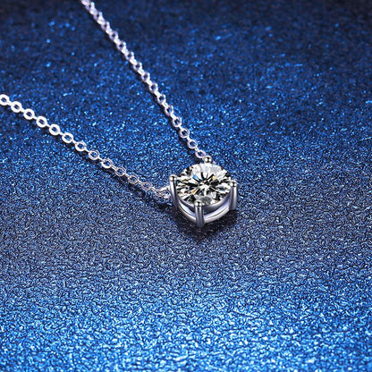 [Riva Jewelry]KLASSISCHE VIER-KRALLEN SOLITÄR-MOISSANIT-HALSKETTE