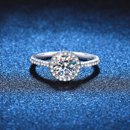 [Riva Jewelry]STRAHLENDER RUNDER HALO-VERLOBUNGSRING MIT MOISSANIT