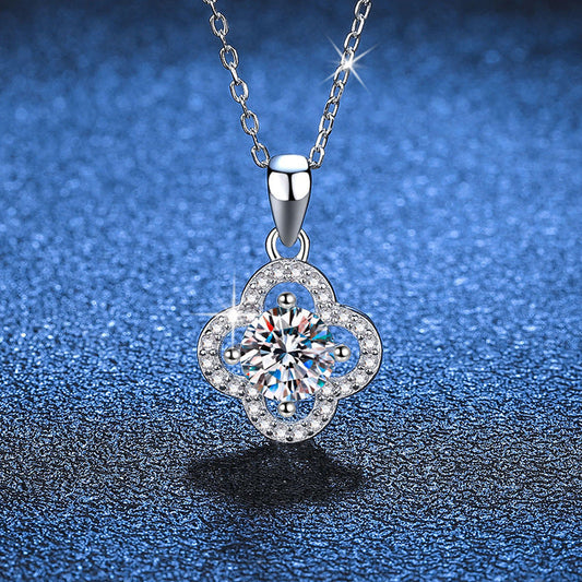 [Riva Jewelry]クラシッククローバーモアッサナイトペンダントネックレス