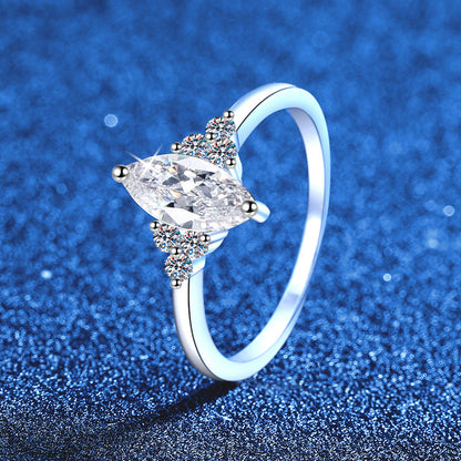 [Riva Jewelry]ELEGANTER MARQUISE-SCHLIFF MOISSANITRING MIT SEITLICHEN AKZENTEN