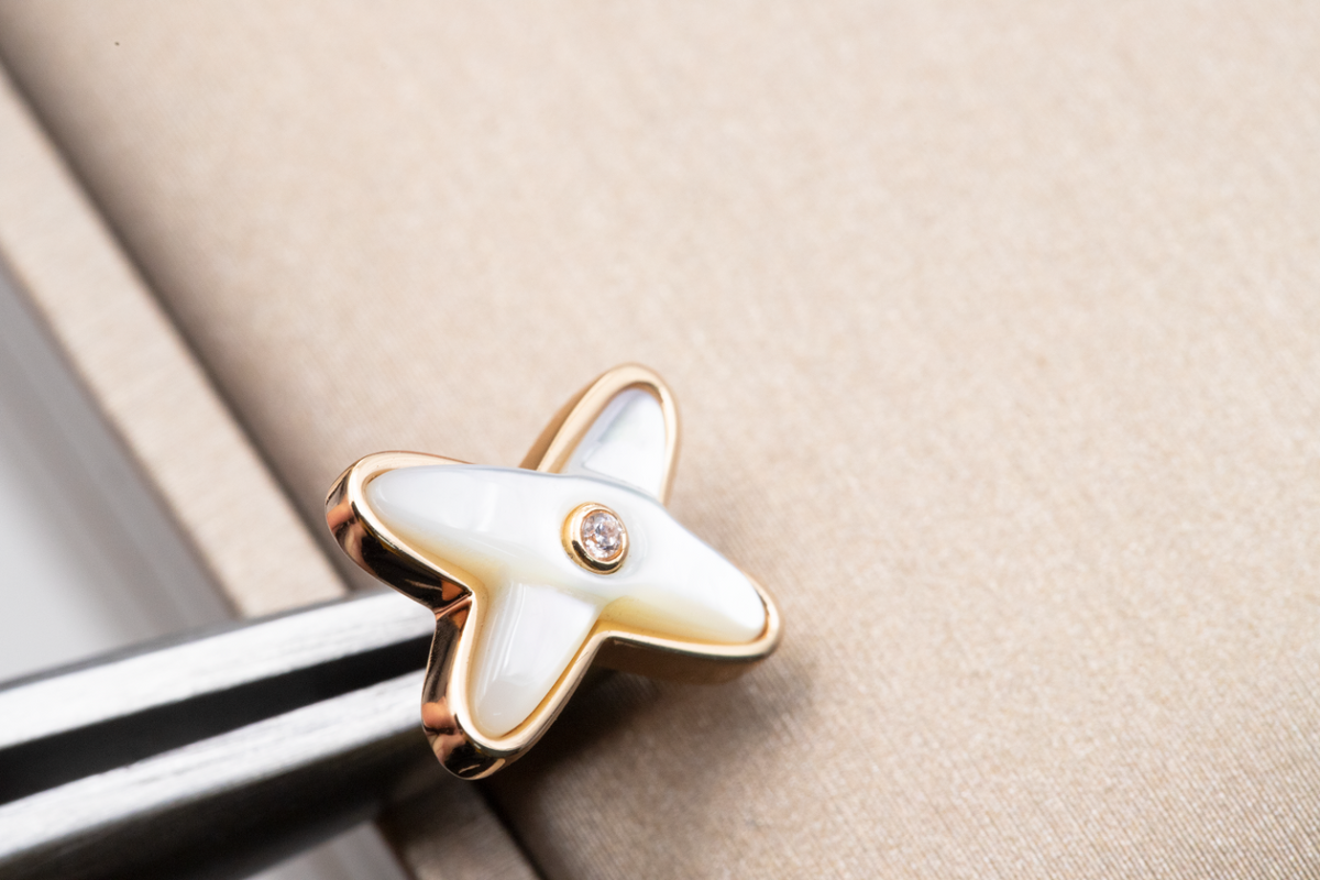 [Riva Jewelry ]JEUX DE WHITE MOP PINK GOLD DIAMOND EARRINGS