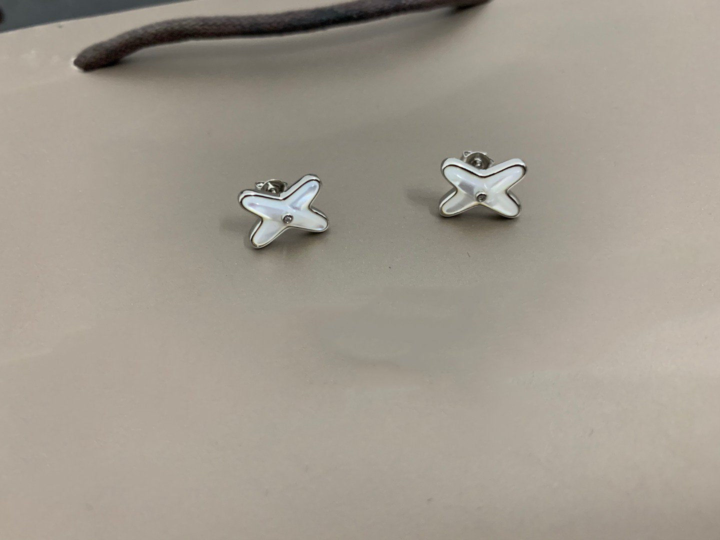 [Riva Jewelry]JEUX DE WEISSE PERLMUTT SILBER DIAMANT OHRRINGE