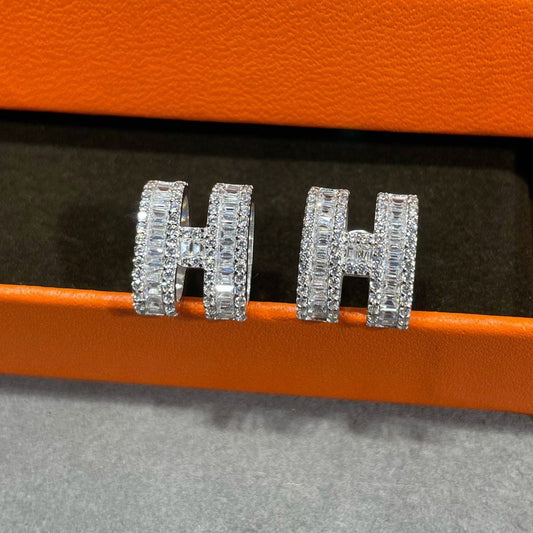 [Riva Jewelry ]H STUD EARRINGS WITH SILVER DIAMONDS