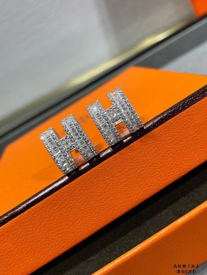 [Riva Jewelry ]H STUD EARRINGS WITH SILVER DIAMONDS