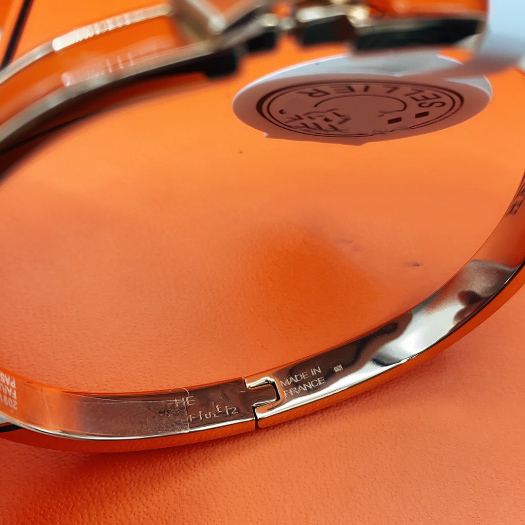[Riva Jewelry ]CLASSIC HM CLIC RED 8MM ENAMEL BRACELET
