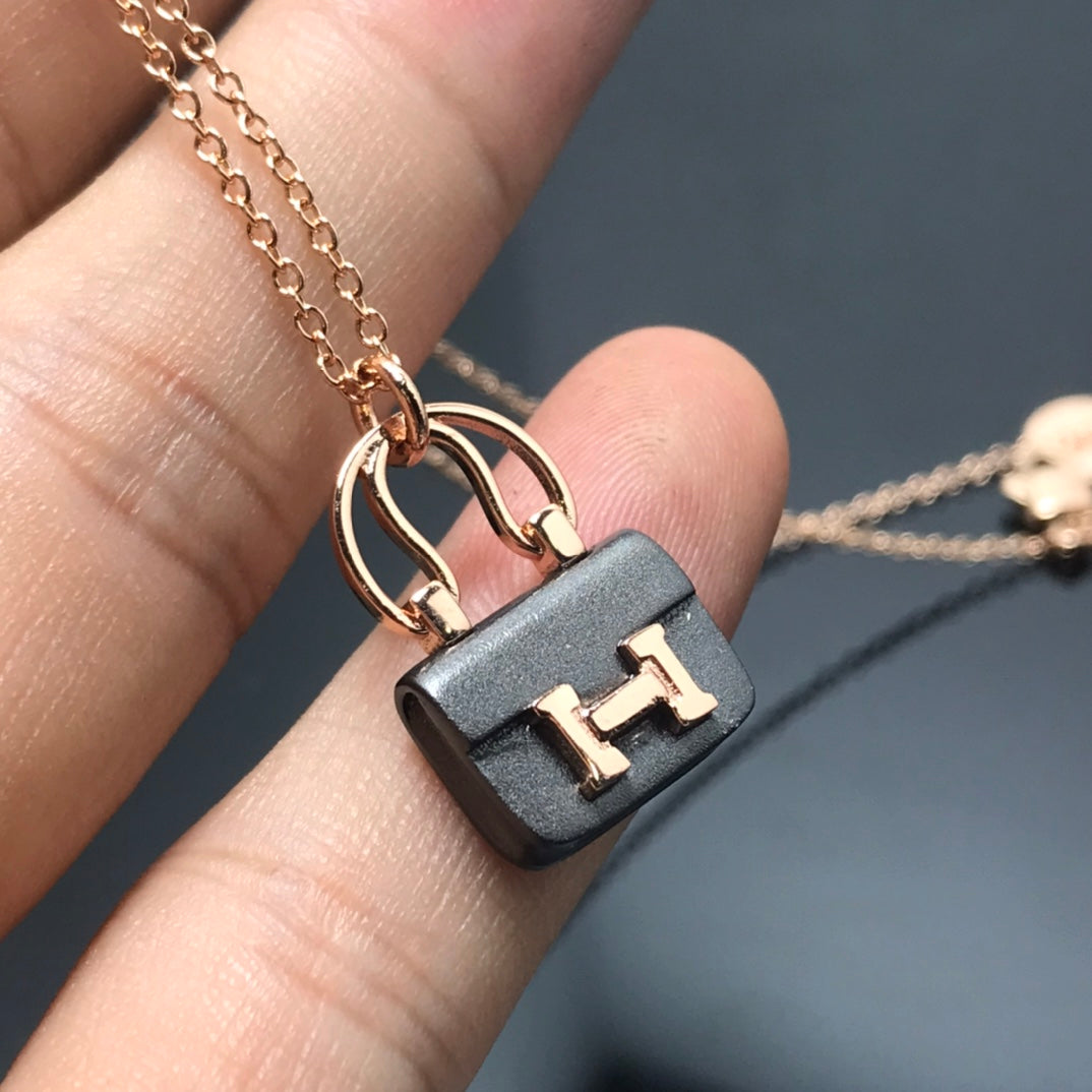 [Riva Jewelry ]WOMEN'S HM AMULETTES CONSTANCE PENDANT NECKLACE