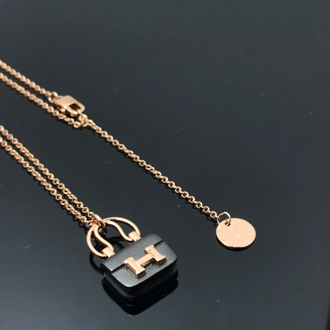 [Riva Jewelry ]WOMEN'S HM AMULETTES CONSTANCE PENDANT NECKLACE