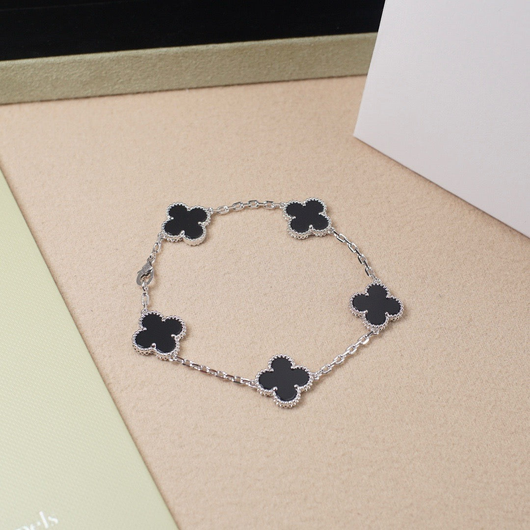 [Riva Schmuck]Glückskleeblatt-Armband mit 5 Motiven - SCHWARZE ONYX-KOLLEKTION
