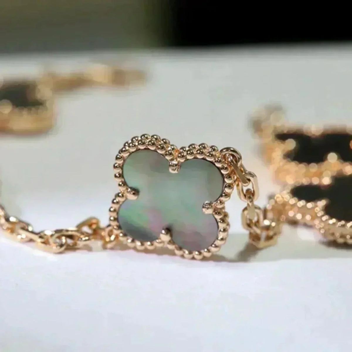 [Riva Jewelry ] CLOVER 5 MOTIF GRAY MOP BRACELET COLLECTION