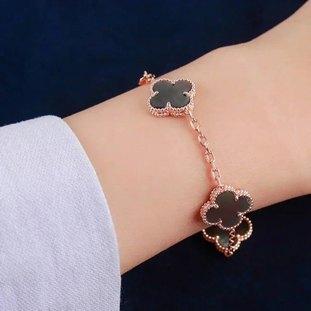 [Riva Jewelry ] CLOVER 5 MOTIF GRAY MOP BRACELET COLLECTION