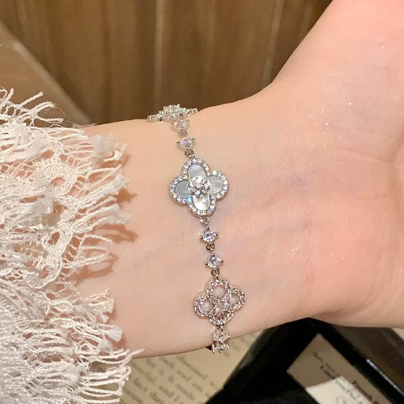 [Riva Jewelry ]CLOVER 5 MOTIF PINK BLUE RED WHITE BRACELET