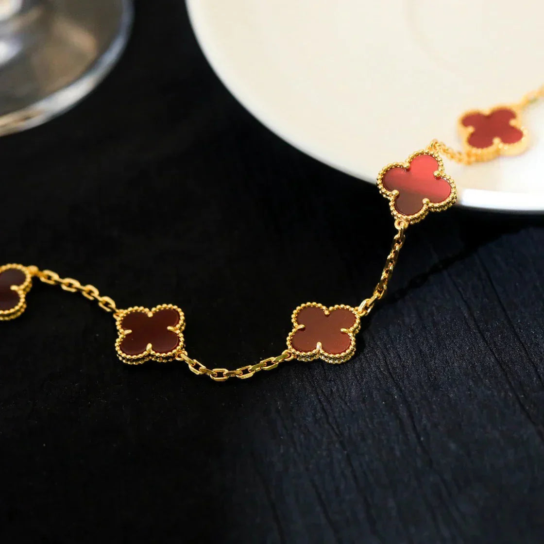 [Riva Jewelry]LUCKY CLOVER 5-MOTIV ARMBAND - RED CARNELIAN KOLLEKTION