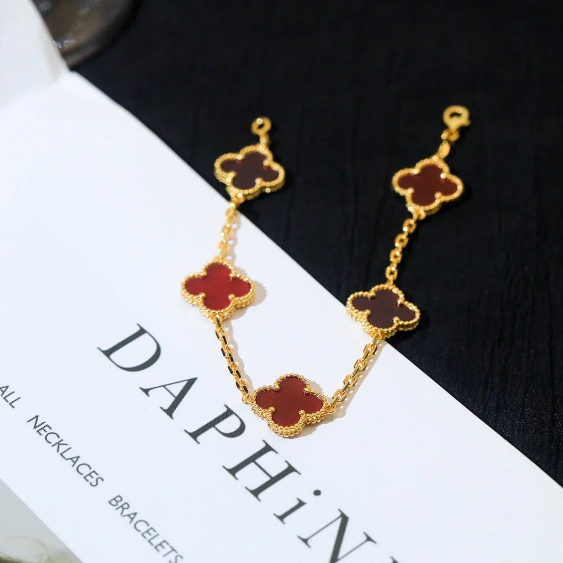 [Riva Jewelry]LUCKY CLOVER 5-MOTIV ARMBAND - RED CARNELIAN KOLLEKTION