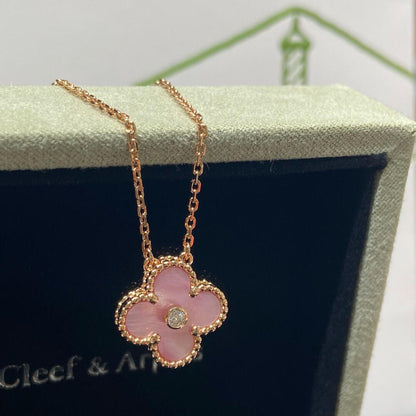 [Riva Jewelry ]CLOVER 15MM DIAMOND PINK MOP NECKLACE
