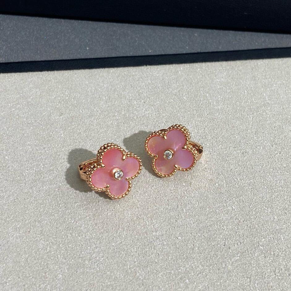 [Riva Jewelry ]CLOVER MEDIUM 1 DIAMOND PINK EARRINGS