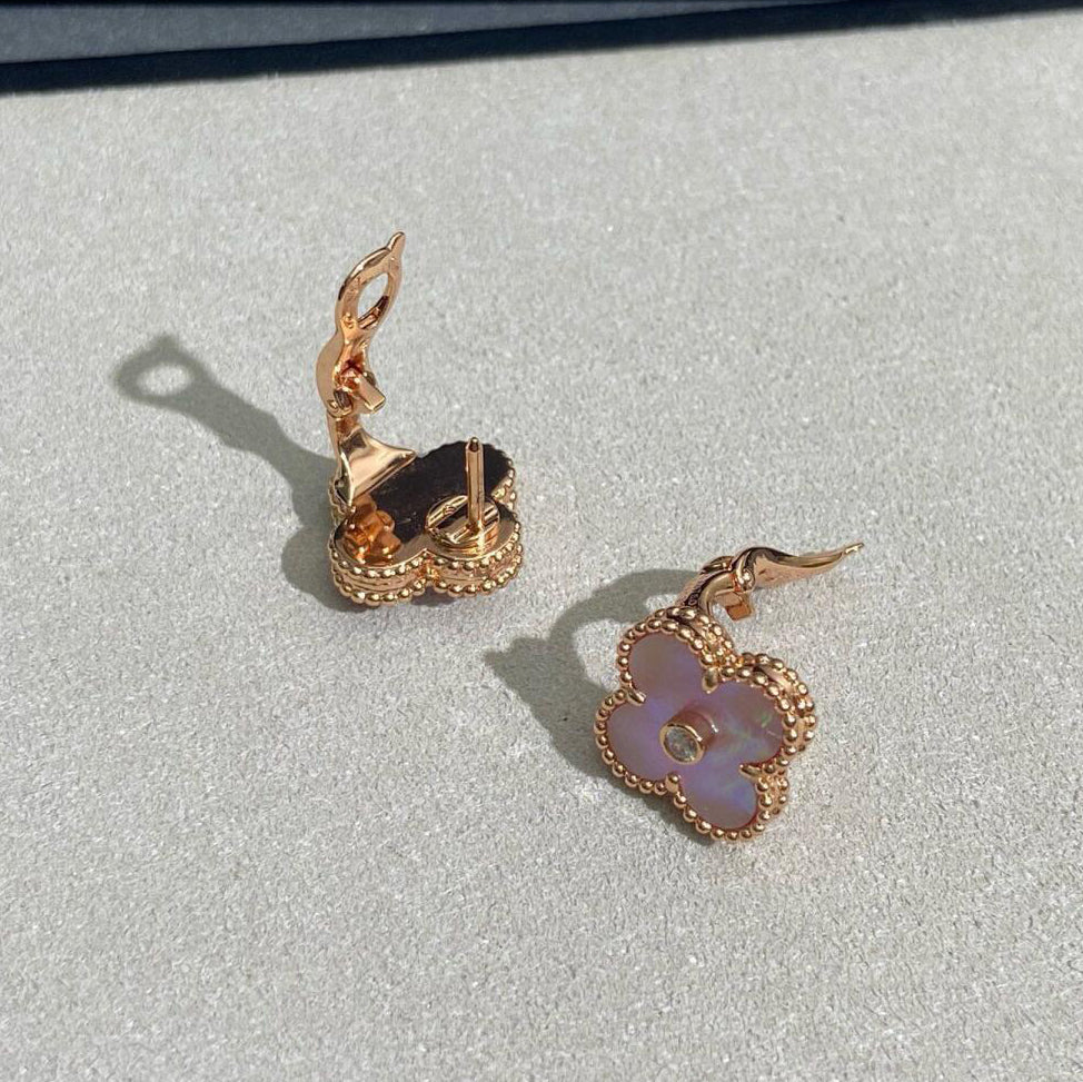 [Riva Jewelry ]CLOVER MEDIUM 1 DIAMOND PINK EARRINGS