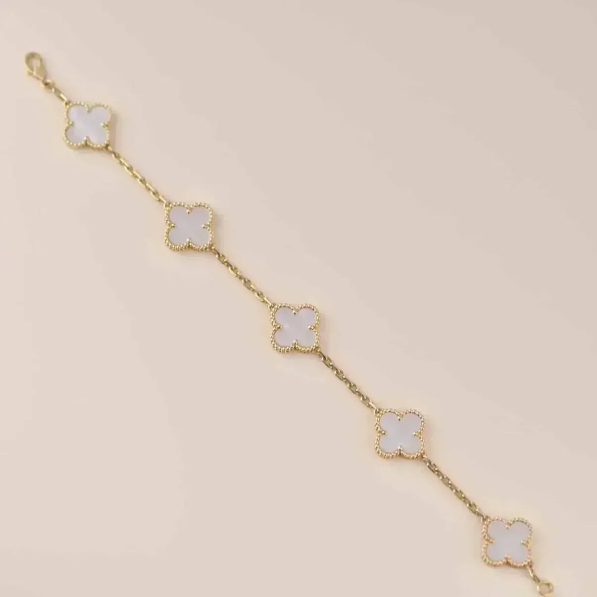 [Riva Jewelry]LUCKY CLOVER 5-MOTIF BRACELET - WHITE MOTHER-OF-PEARL COLLECTION