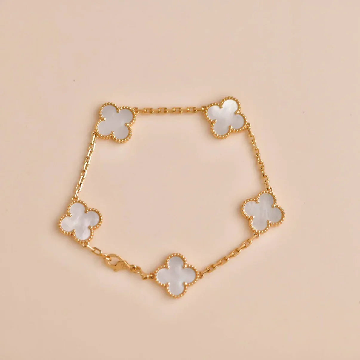 [Riva Jewelry]LUCKY CLOVER 5-MOTIF BRACELET - WHITE MOTHER-OF-PEARL COLLECTION