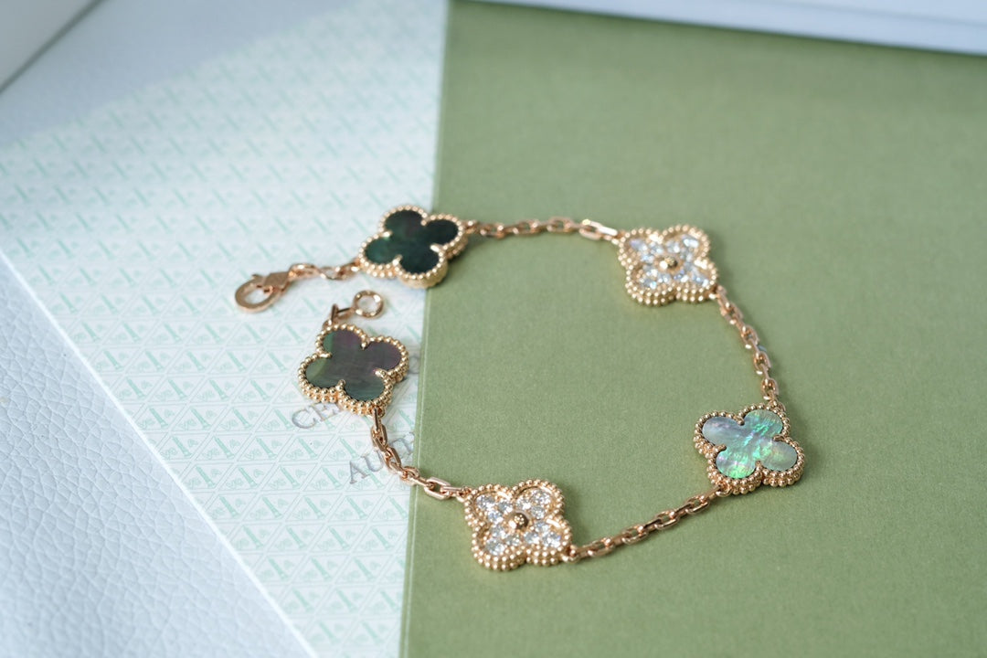 [Riva Jewelry]LUCKY CLOVER 5-MOTIF BRACELET - GREY MOTHER-OF-PEARL COLLECTION