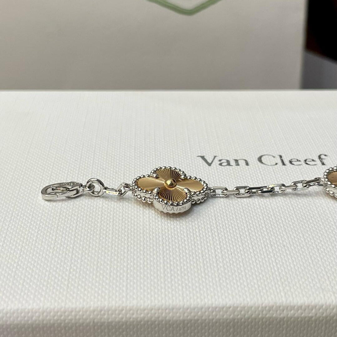 [Riva Jewelry ]CLOVER  5 MOTIFS  CHRISTMAS LIMITED EDITION BRACELET