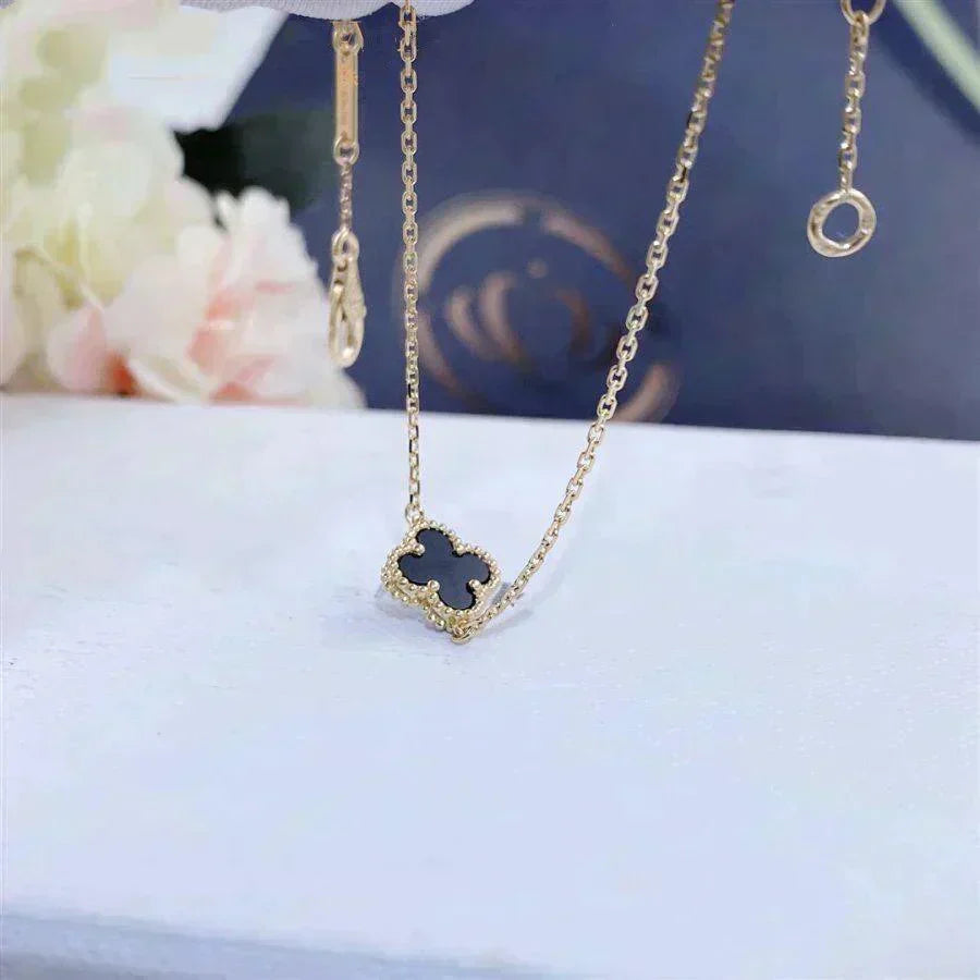 [Riva Jewelry ]CLOVER ONYX SINGLE FLOWER BRACELET