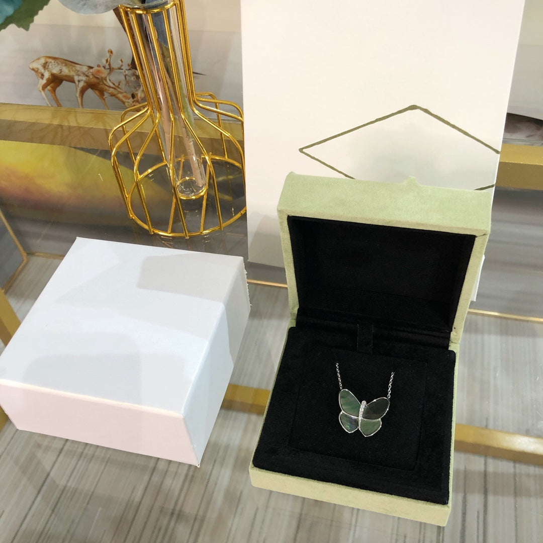 [Riva Jewelry ]LARGE BUTTERFLY SILVER PENDANT DIAMOND NECKLACE