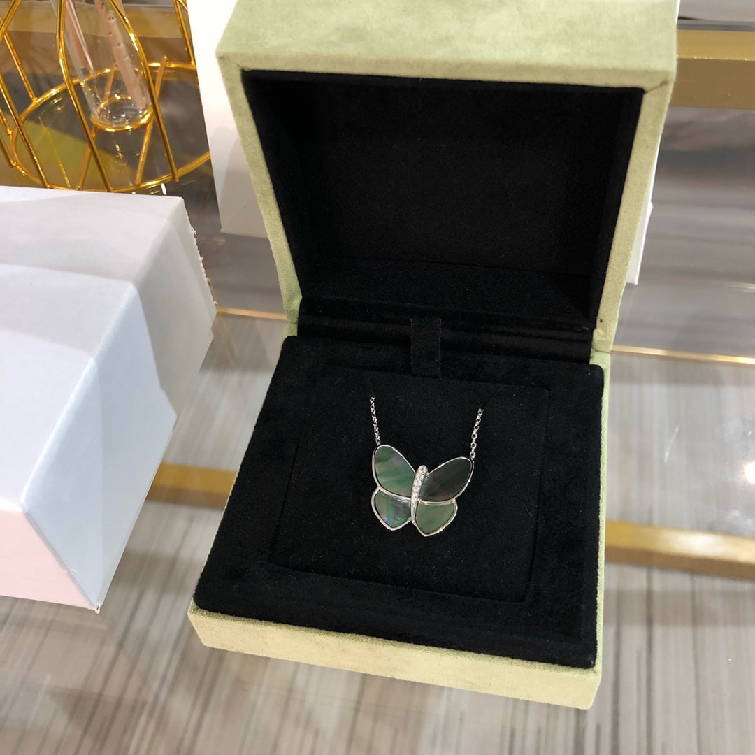 [Riva Jewelry ]LARGE BUTTERFLY SILVER PENDANT DIAMOND NECKLACE