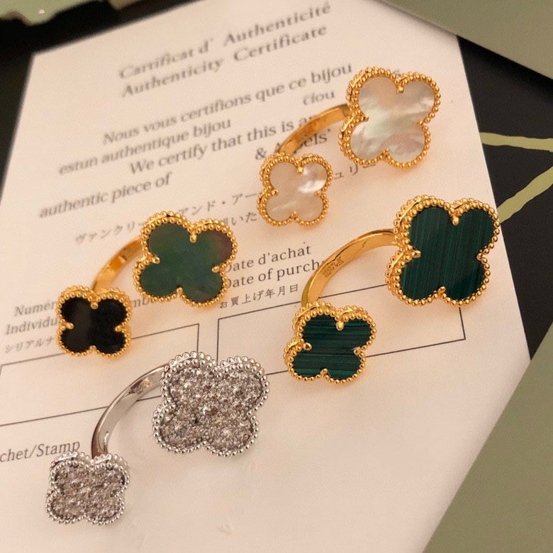 [Riva Jewelry ]CLOVER BETWEEN THE FINGER RING