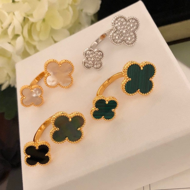 [Riva Jewelry ]CLOVER BETWEEN THE FINGER RING