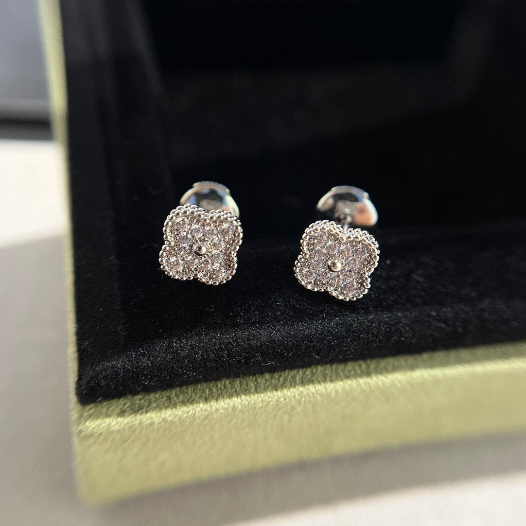 [Riva Jewelry ]CLOVER MINI DIAMOND STUD EARRINGS