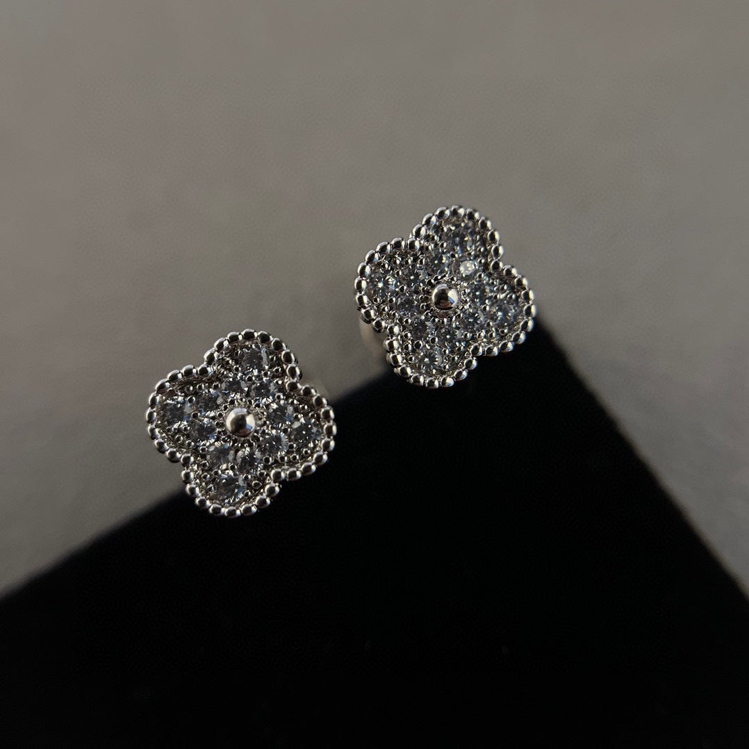 [Riva Jewelry ]CLOVER MINI DIAMOND STUD EARRINGS