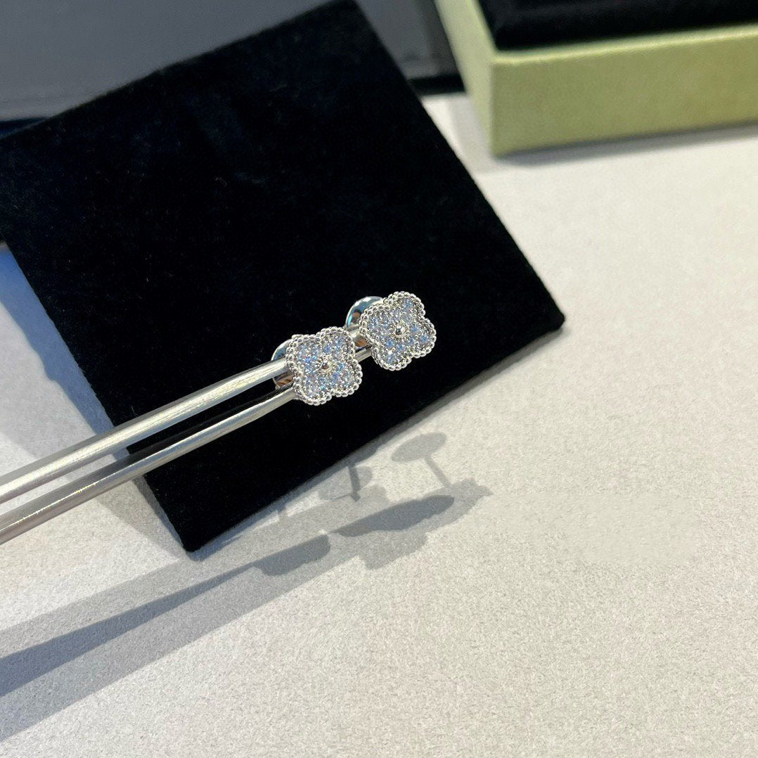 [Riva Jewelry ]CLOVER MINI DIAMOND STUD EARRINGS